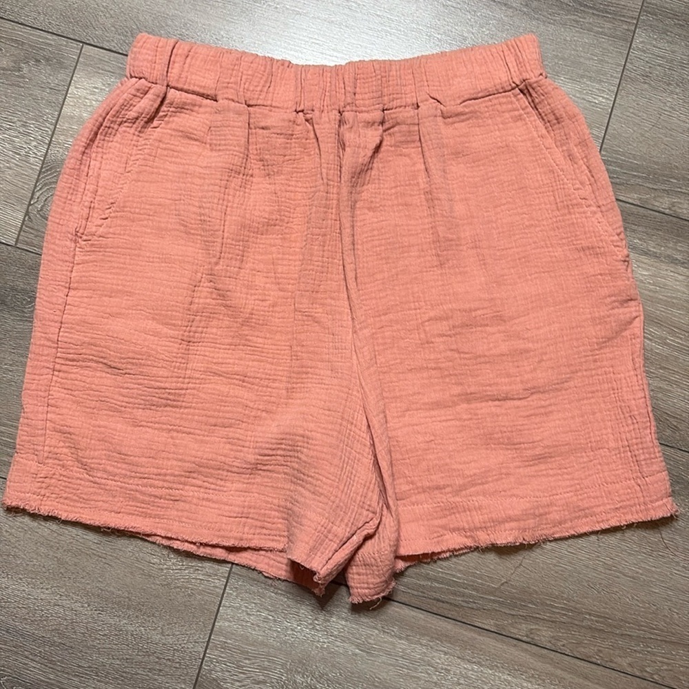 LL33 Kaktus cotton shorts with raw hem design